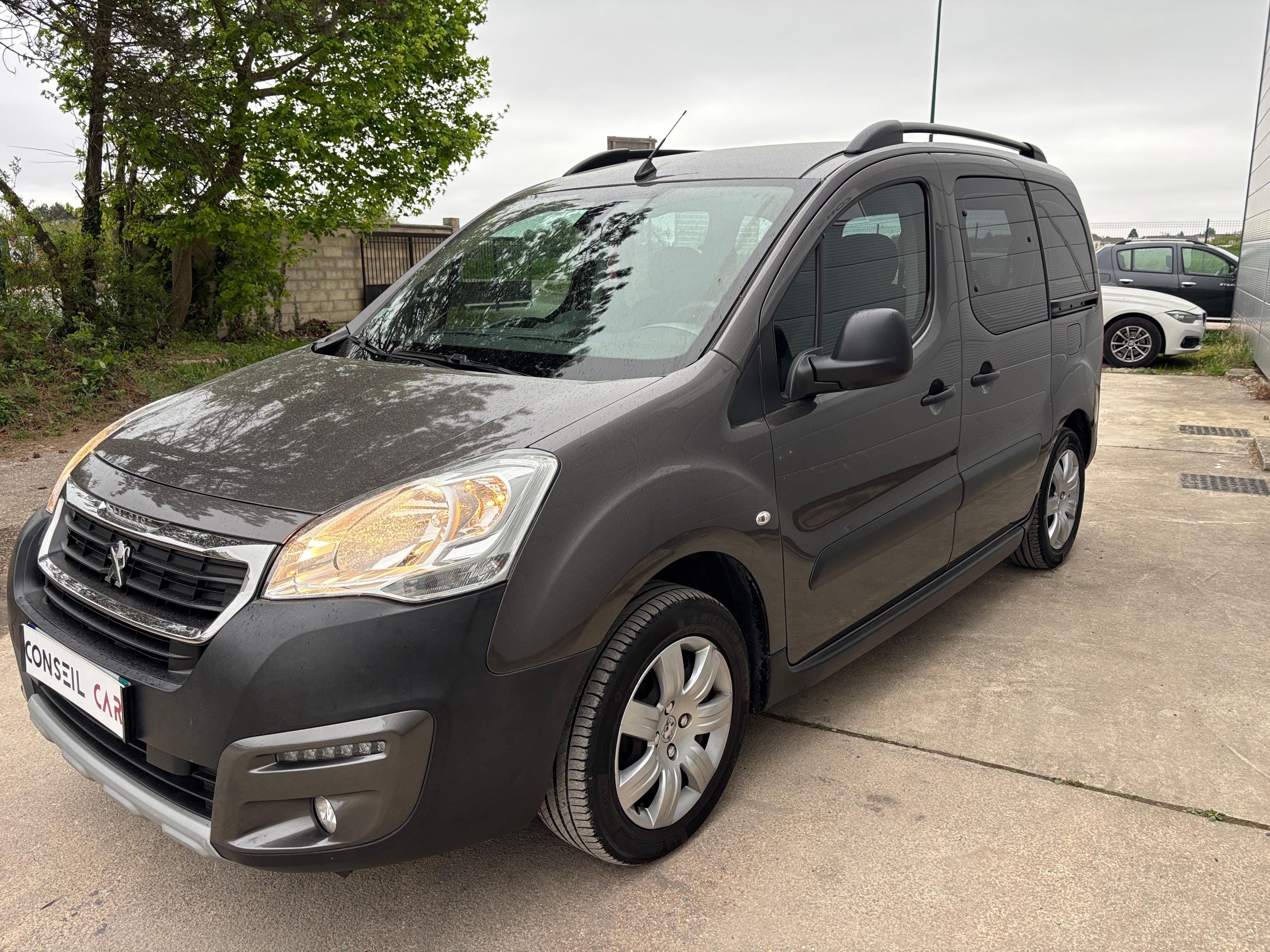 Peugeot Partner Teepee 1.2 PureTech 110CH Peugeot Partner Teepee 1.2 PureTech 110CH