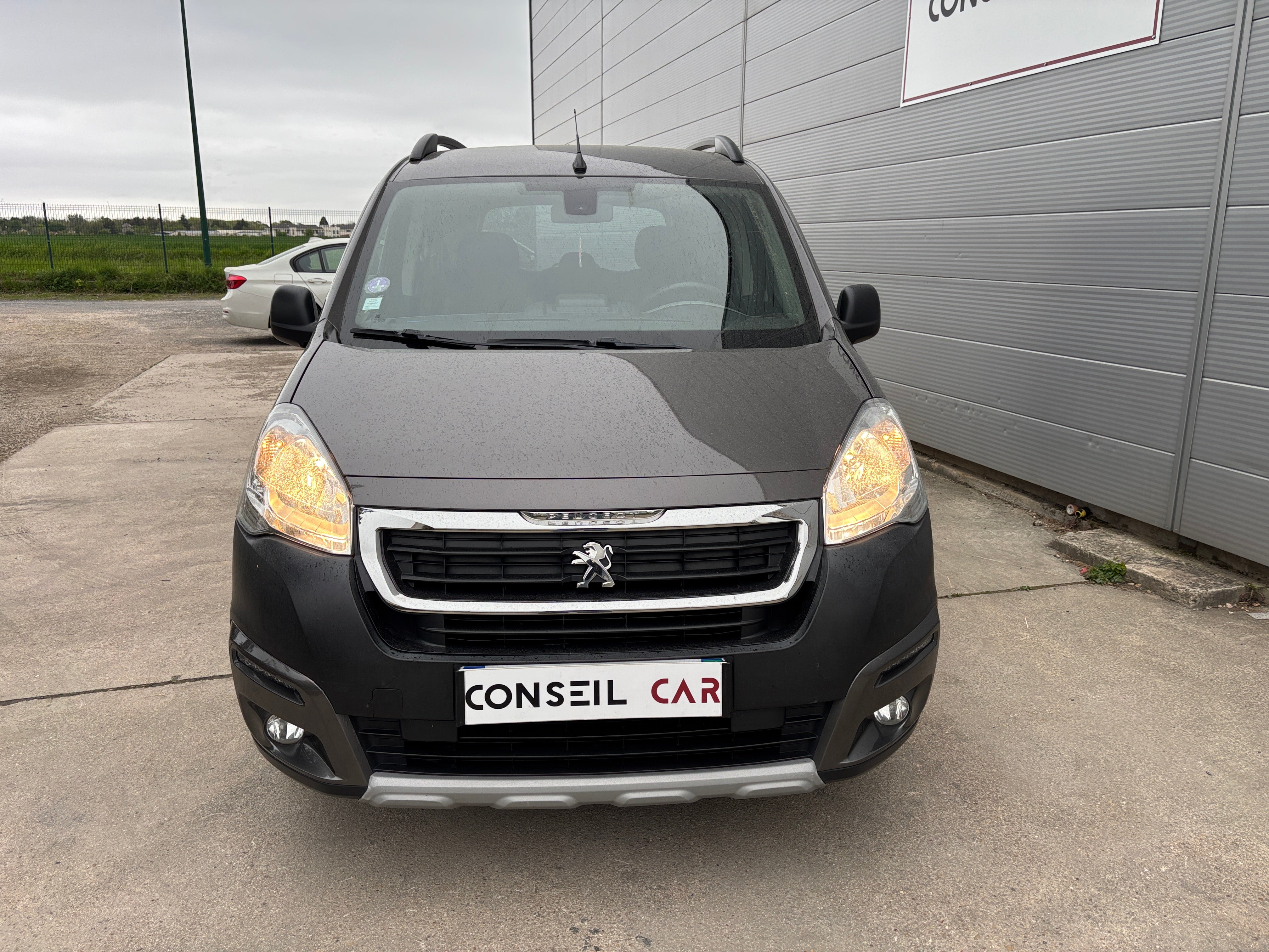 Peugeot Partner Teepee 1.2 PureTech 110CH Peugeot Partner Teepee 1.2 PureTech 110CH