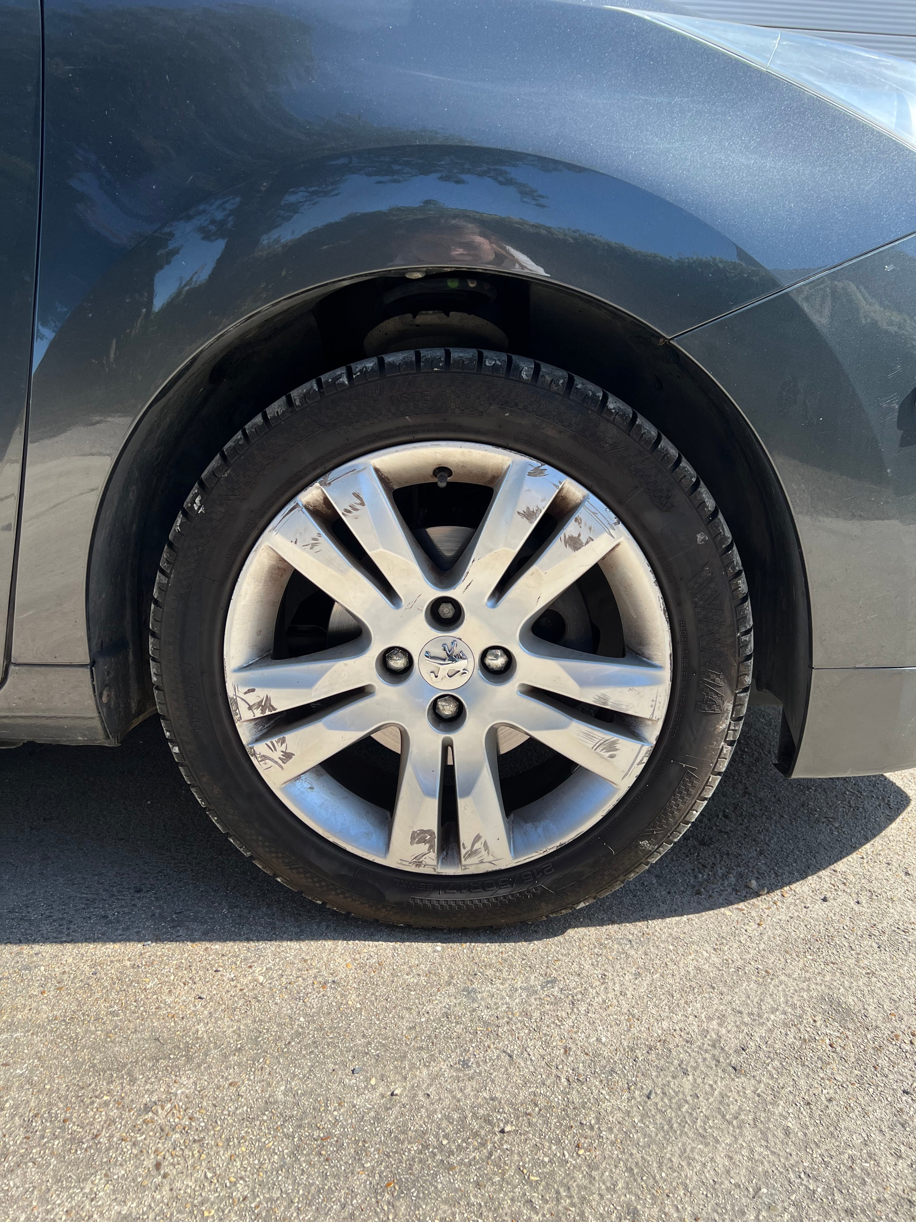 Peugeot 5008 1.6 HDi ALLURE Peugeot 5008 1.6 HDi ALLURE