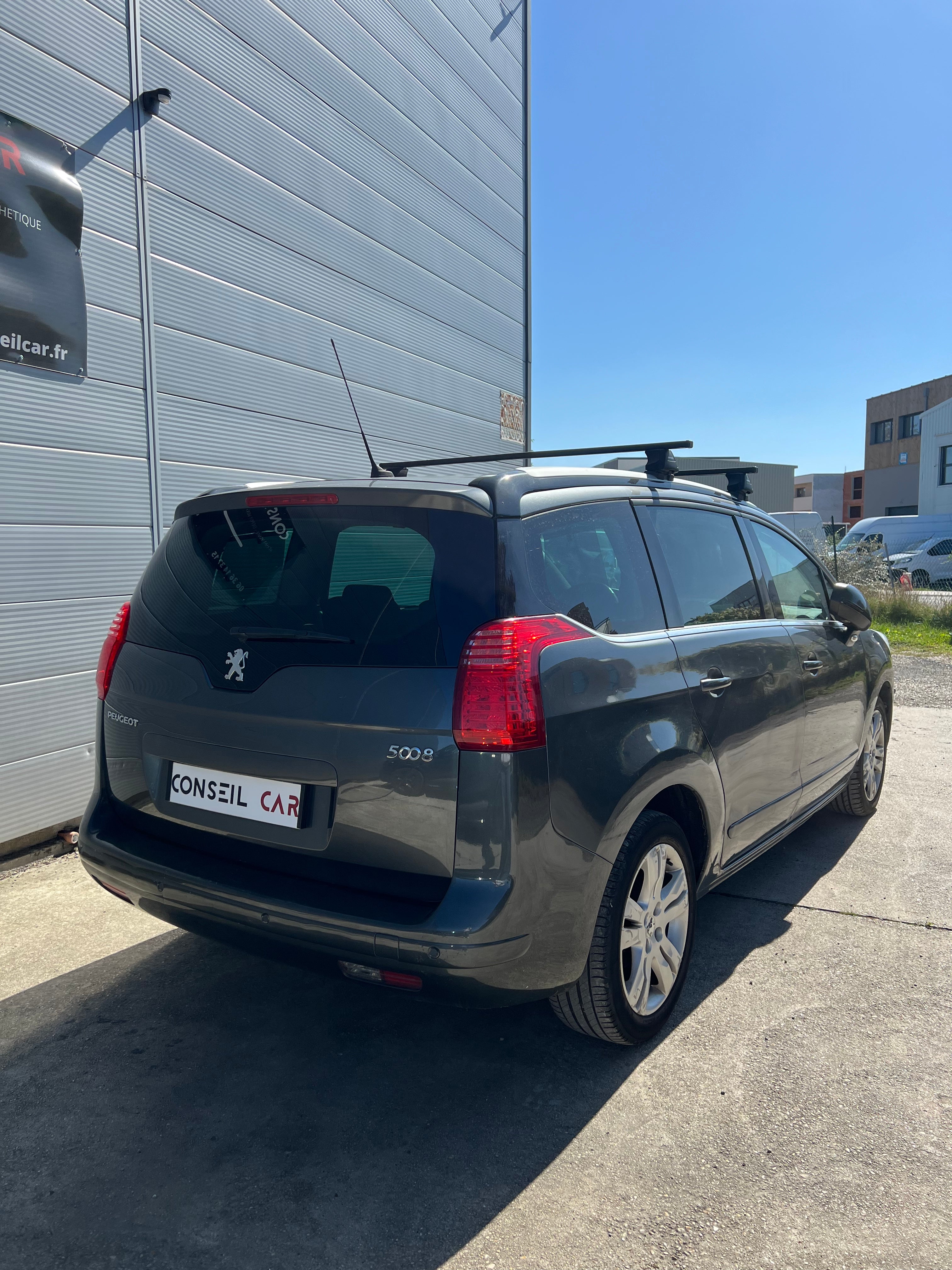 Peugeot 5008 1.6 HDi ALLURE Peugeot 5008 1.6 HDi ALLURE