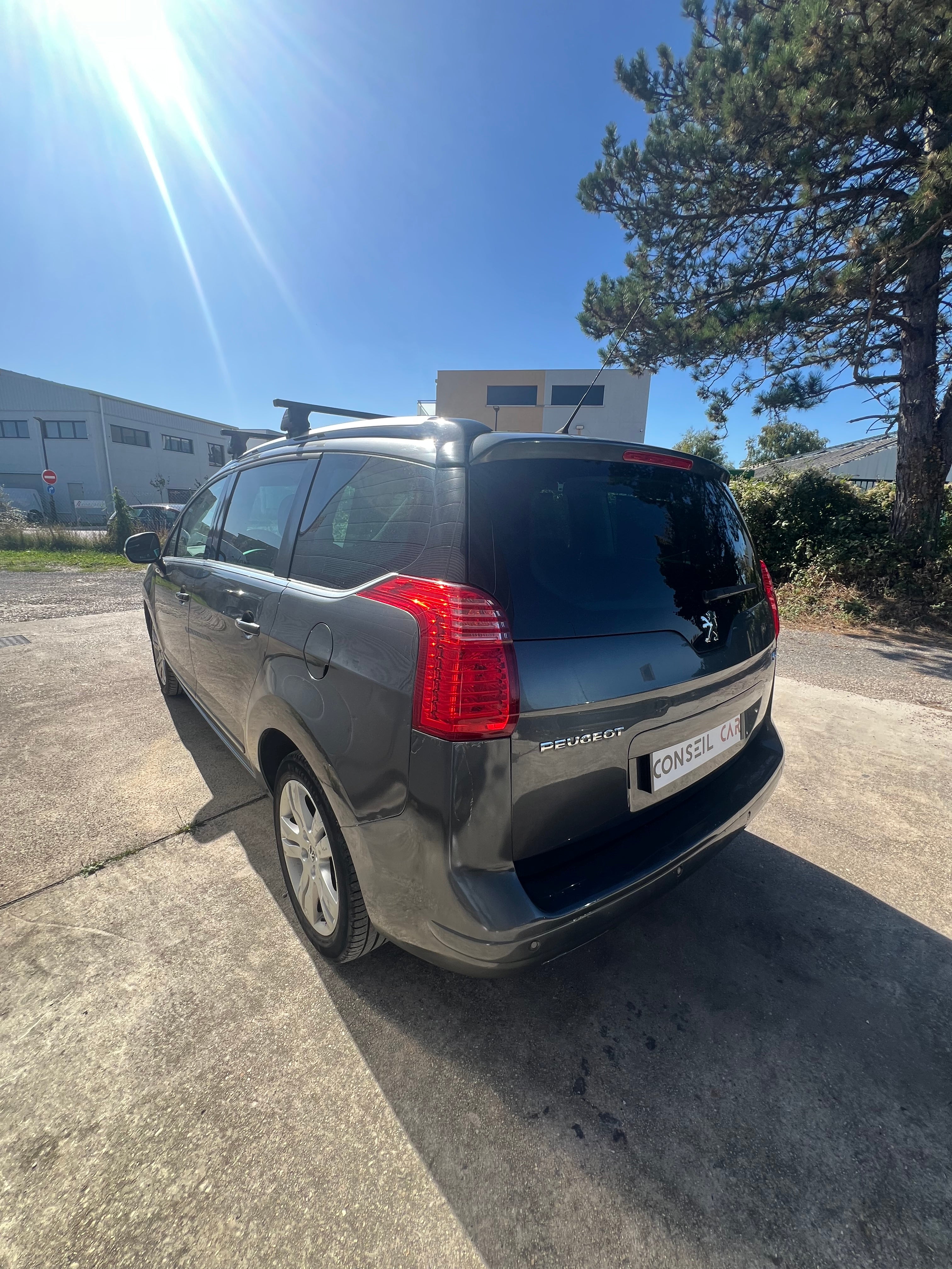 Peugeot 5008 1.6 HDi ALLURE Peugeot 5008 1.6 HDi ALLURE