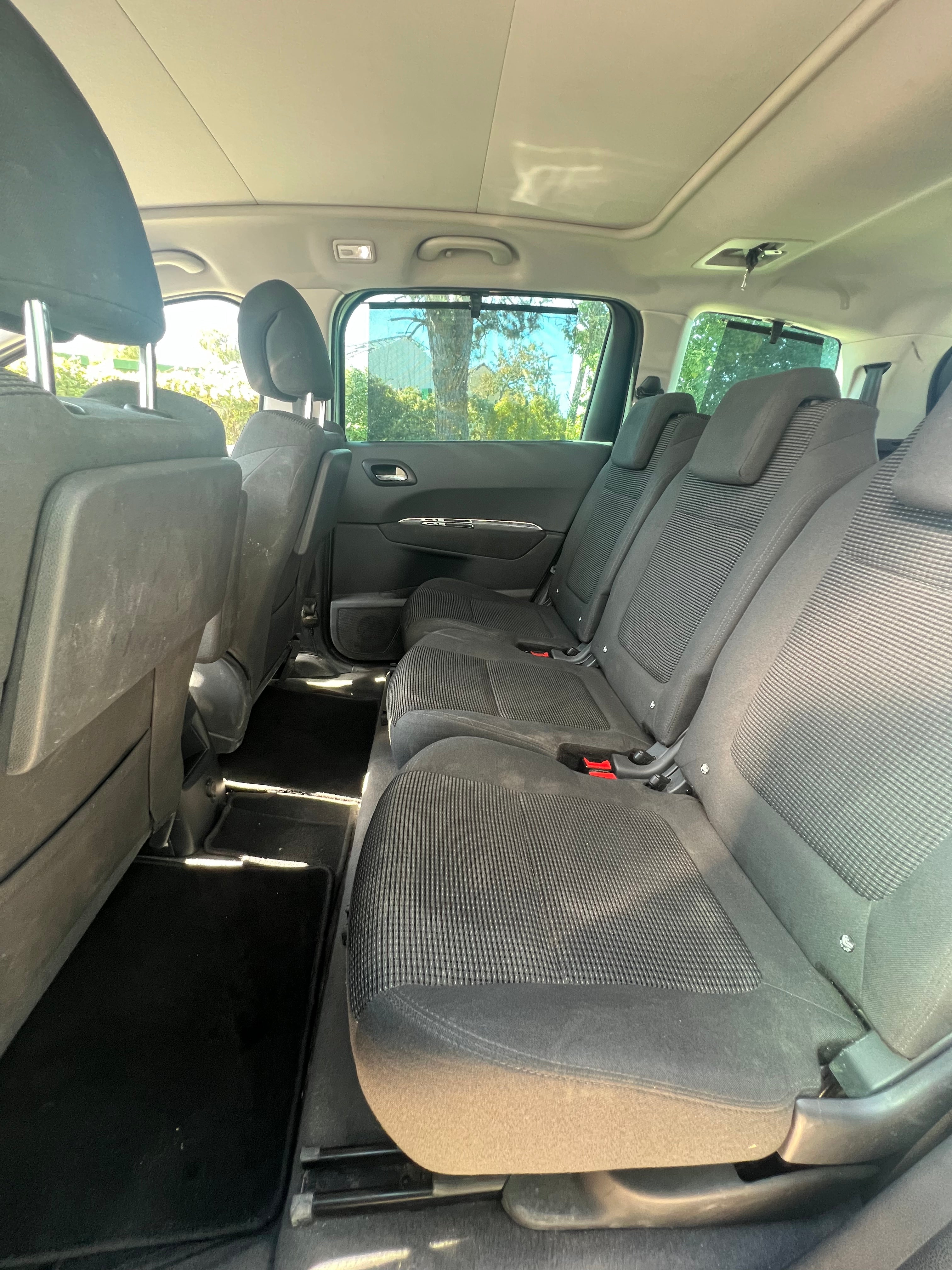 Peugeot 5008 1.6 HDi ALLURE Peugeot 5008 1.6 HDi ALLURE