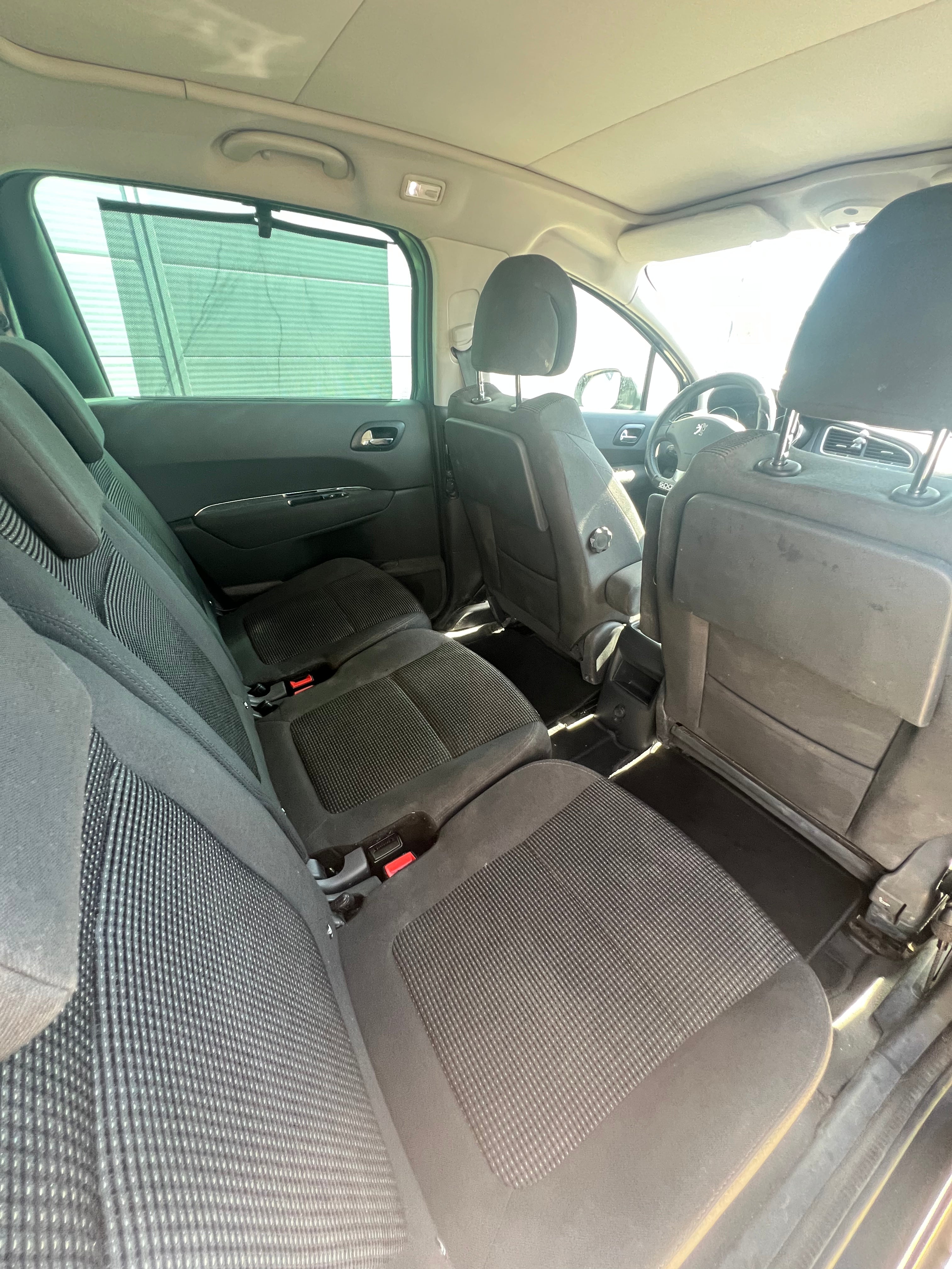 Peugeot 5008 1.6 HDi ALLURE Peugeot 5008 1.6 HDi ALLURE