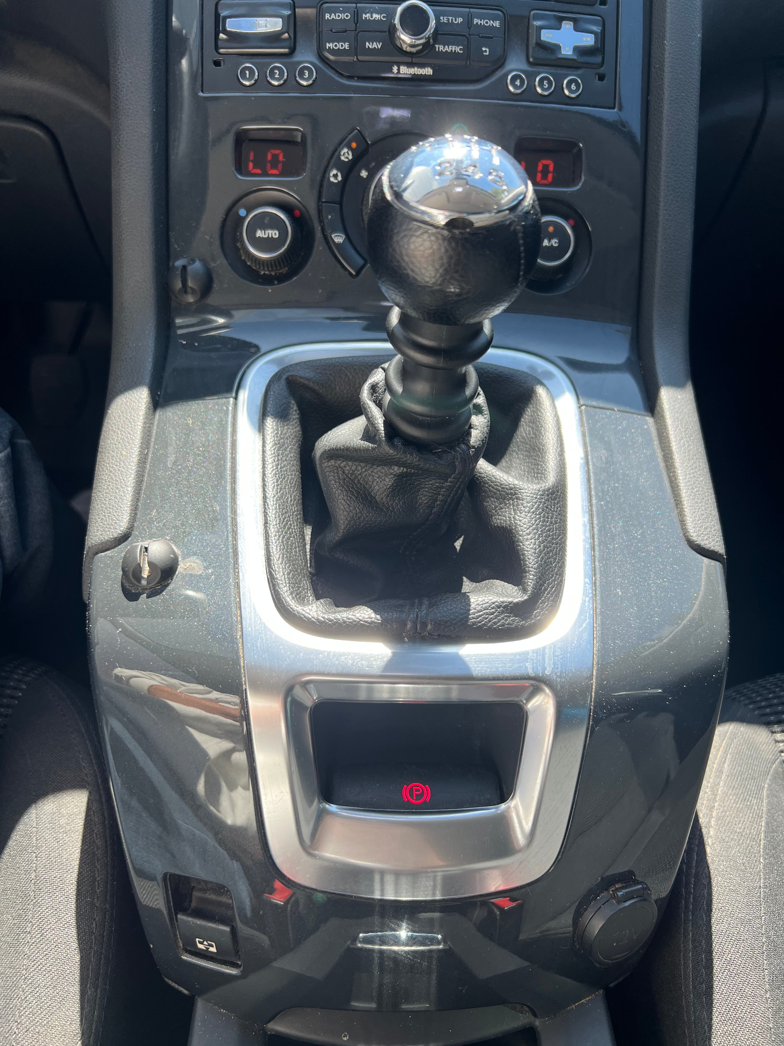 Peugeot 5008 1.6 HDi ALLURE Peugeot 5008 1.6 HDi ALLURE