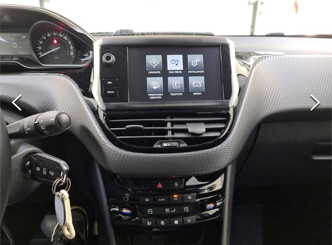 Peugeot 208 - Essence - auto - 1.2 PureTech 110 cv (#107) Peugeot 208 - Essence - auto - 1.2 PureTech 110 cv (#107)