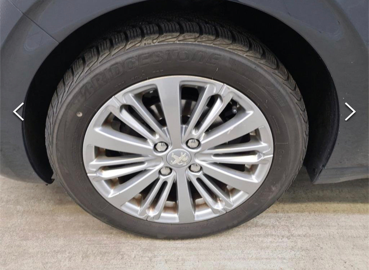 Peugeot 208 - Essence - auto - 1.2 PureTech 110 cv (#107) Peugeot 208 - Essence - auto - 1.2 PureTech 110 cv (#107)