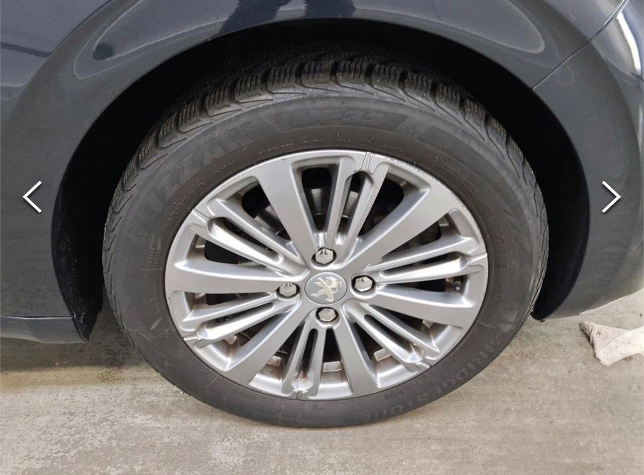 Peugeot 208 - Essence - auto - 1.2 PureTech 110 cv (#107) Peugeot 208 - Essence - auto - 1.2 PureTech 110 cv (#107)