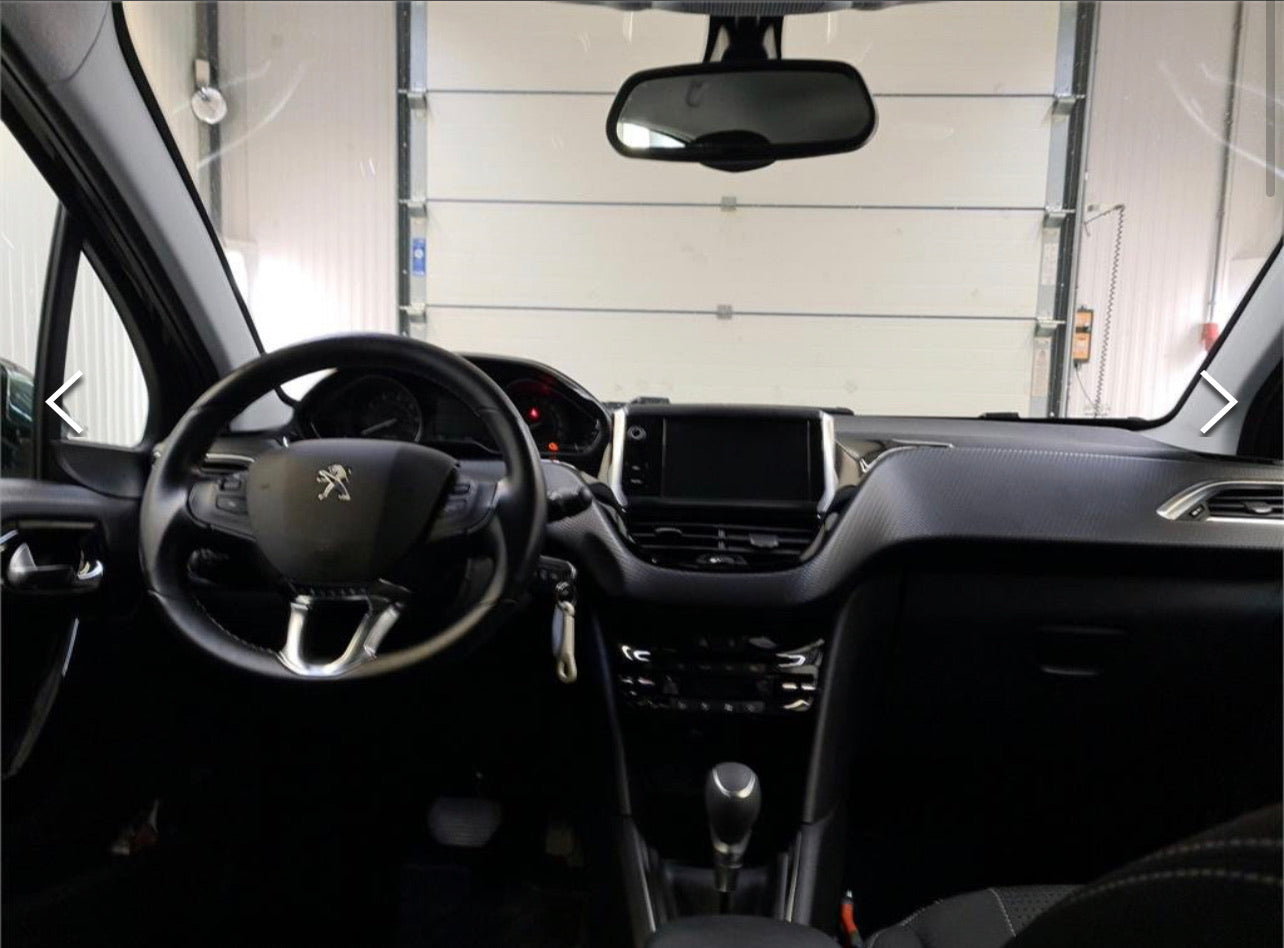 Peugeot 208 - Essence - auto - 1.2 PureTech 110 cv (#107) Peugeot 208 - Essence - auto - 1.2 PureTech 110 cv (#107)