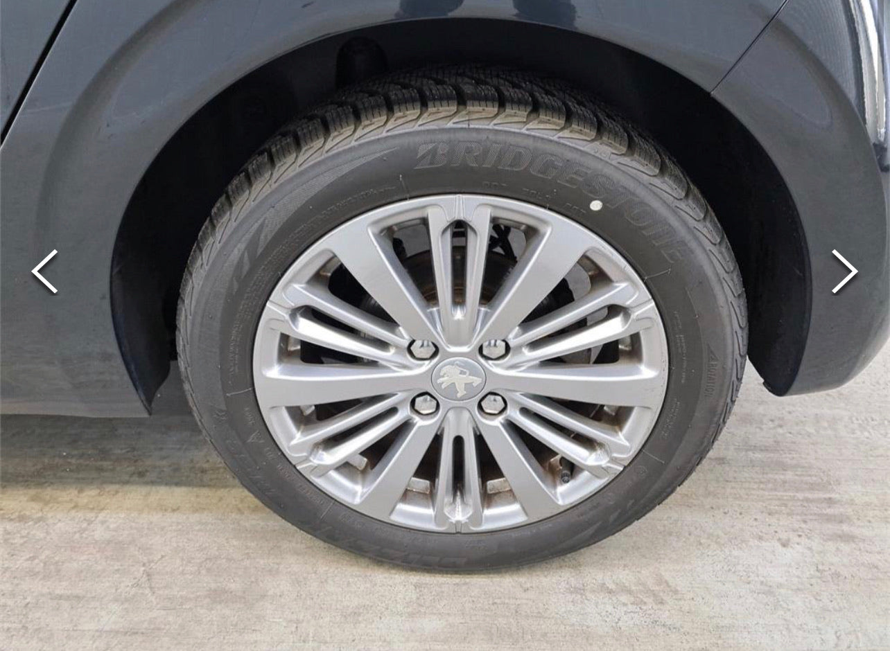 Peugeot 208 - Essence - auto - 1.2 PureTech 110 cv (#107) Peugeot 208 - Essence - auto - 1.2 PureTech 110 cv (#107)