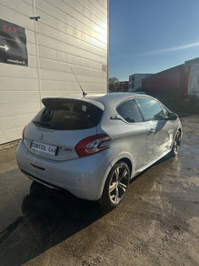 Peugeot 208 GTI 200cv