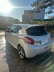 Peugeot 208 GTI 200cv